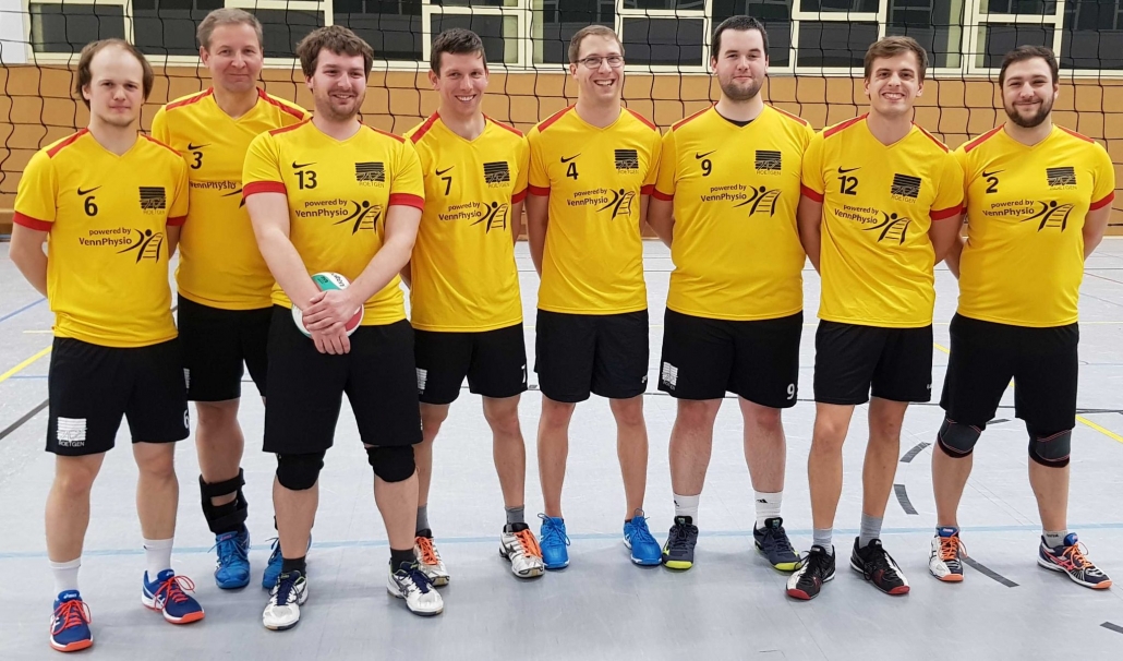 1. Volleyball Herrenmannschaft: Julian, Werner, Kristian, Basti, Aaron, Lutz, Andreas, Gerrit (von links nach rechts) - es fehlen: Ben, Christoph, Fred, Holger und Leon.